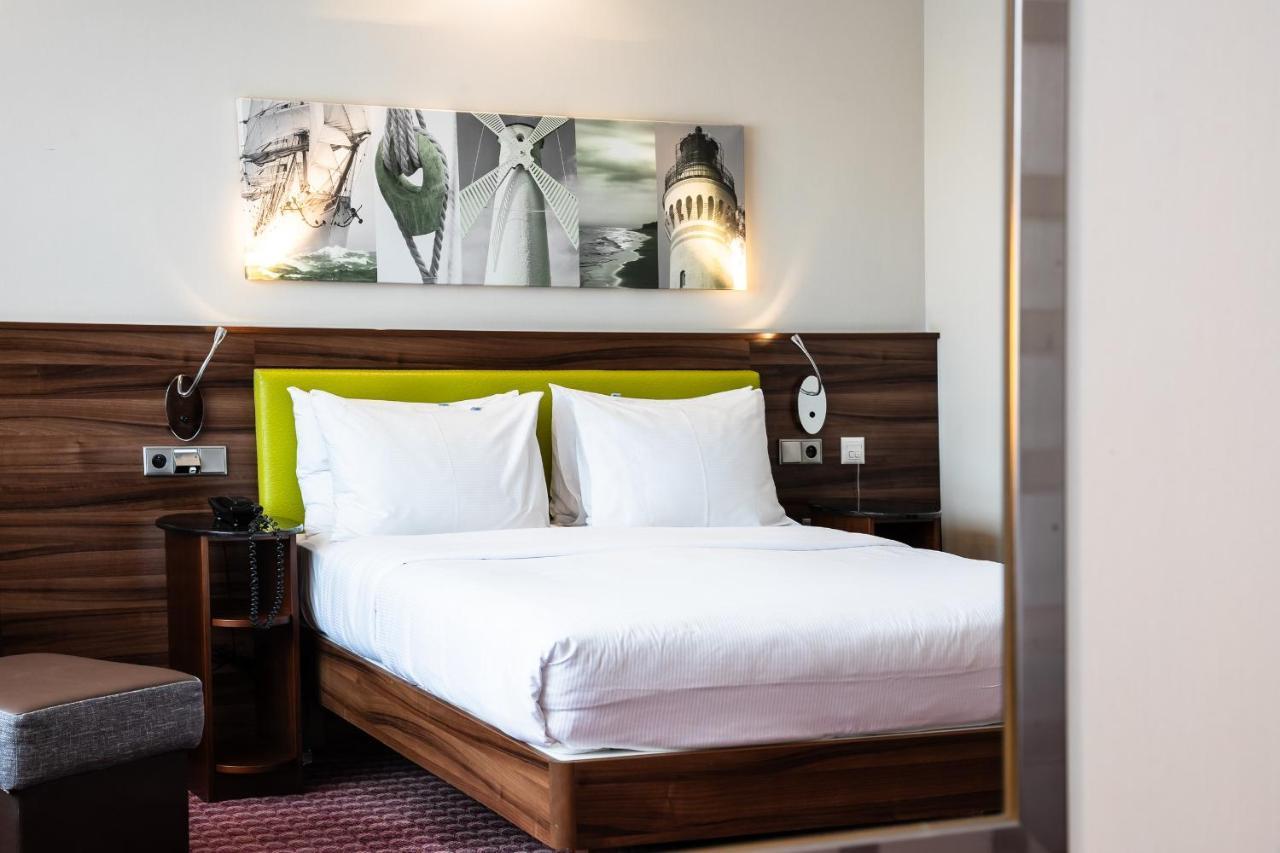 Отель Hampton By Hilton Свиноуйсьце Экстерьер фото