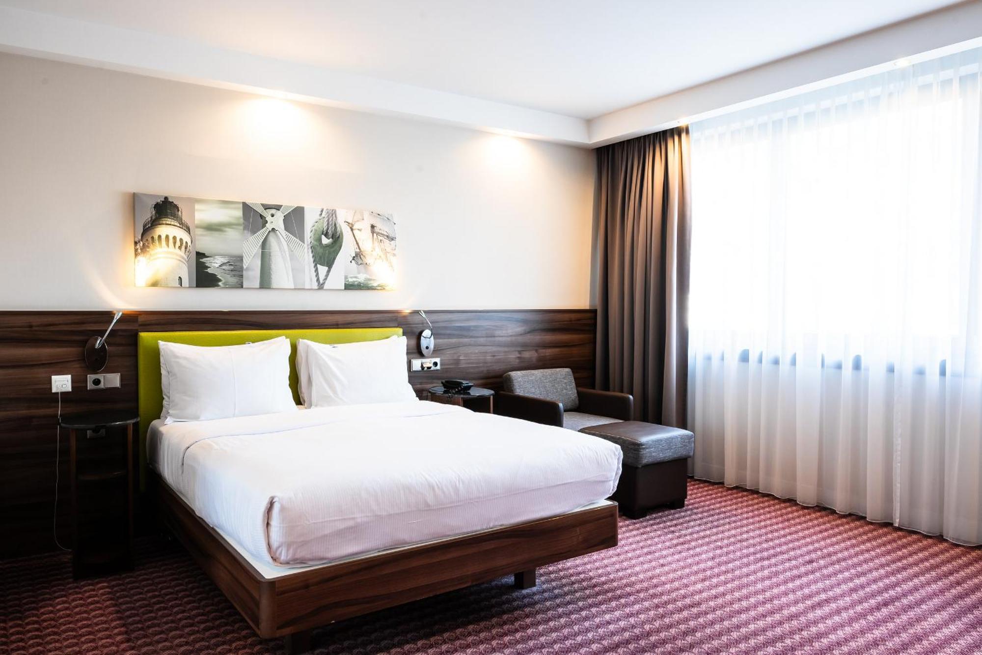 Отель Hampton By Hilton Свиноуйсьце Экстерьер фото