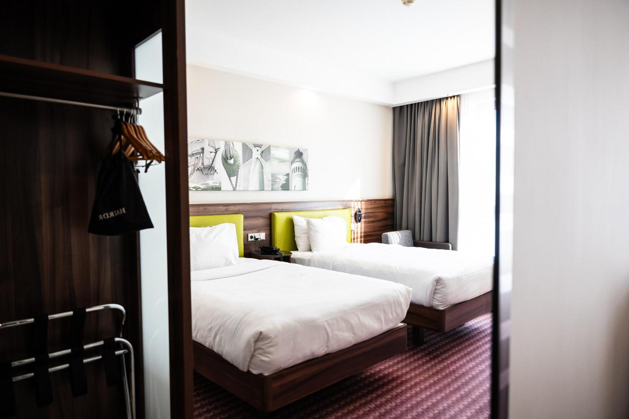 Отель Hampton By Hilton Свиноуйсьце Экстерьер фото