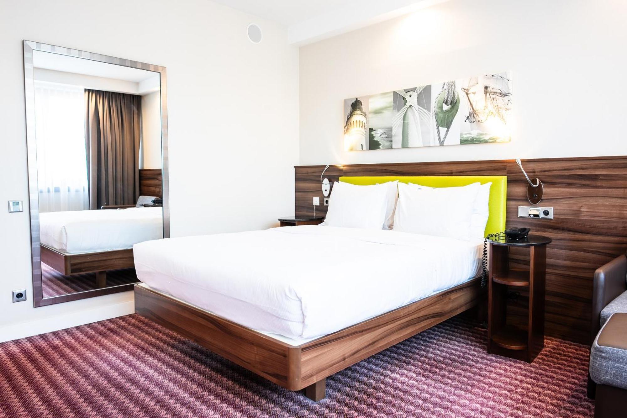 Отель Hampton By Hilton Свиноуйсьце Экстерьер фото
