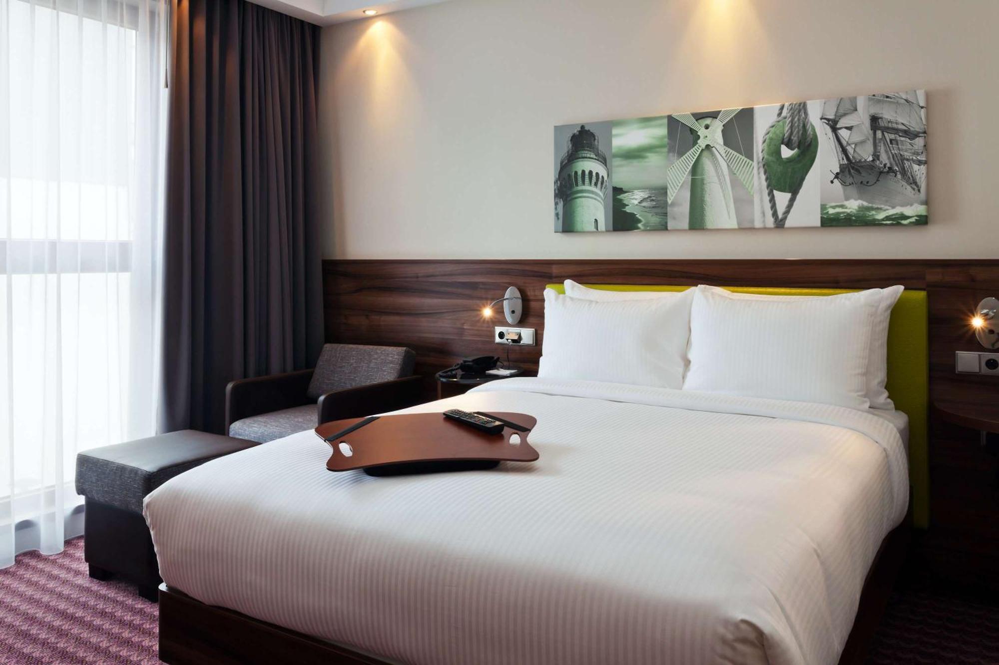 Отель Hampton By Hilton Свиноуйсьце Экстерьер фото