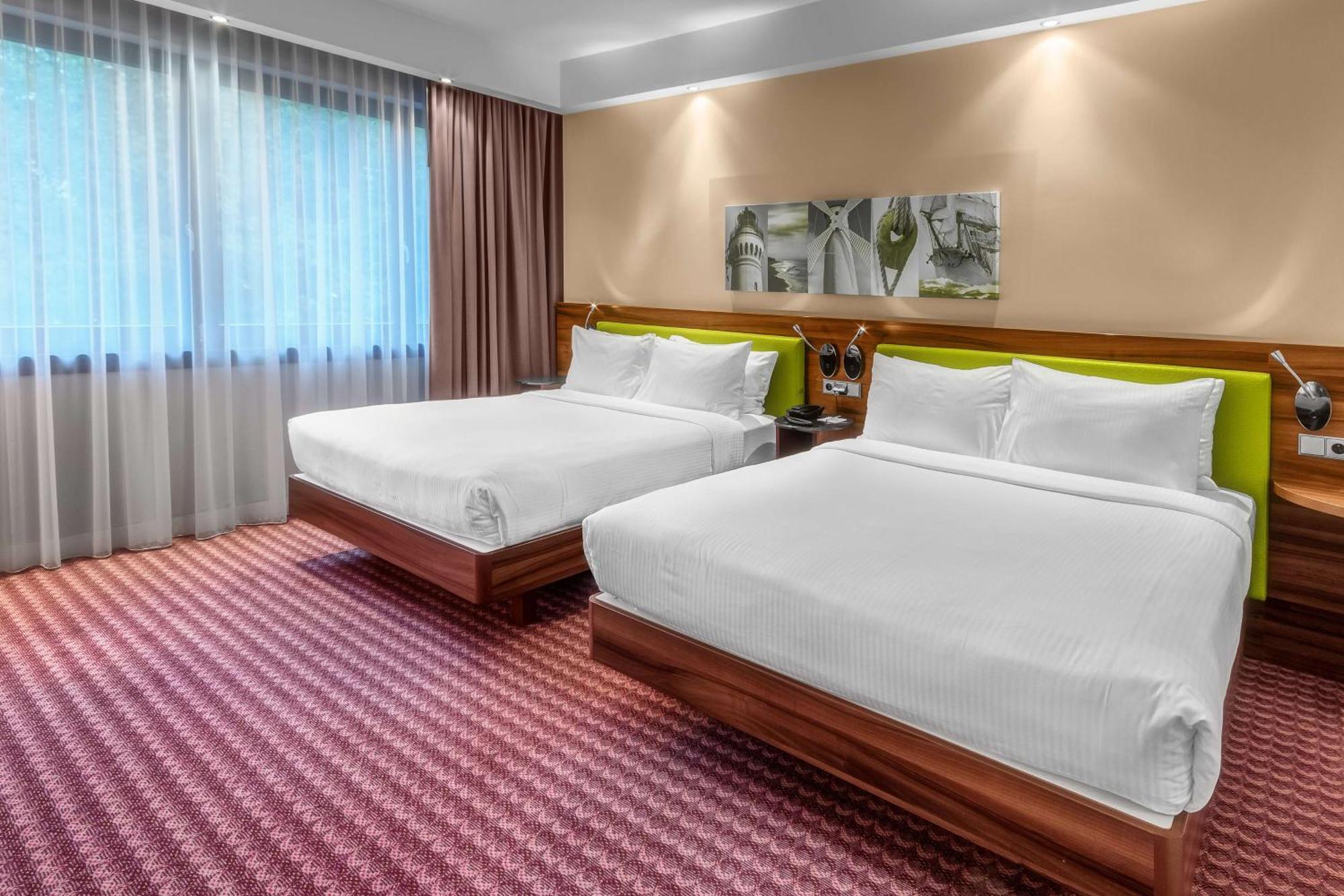 Отель Hampton By Hilton Свиноуйсьце Экстерьер фото