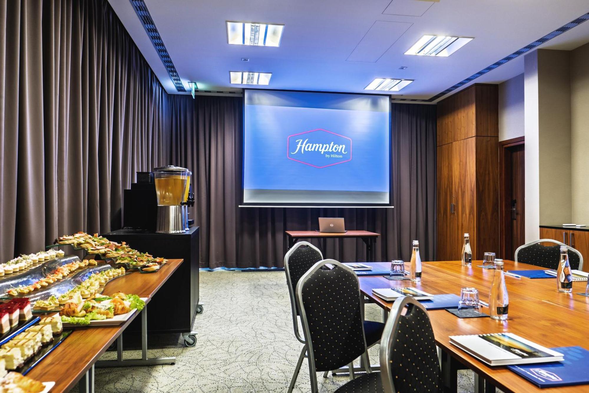 Отель Hampton By Hilton Свиноуйсьце Экстерьер фото