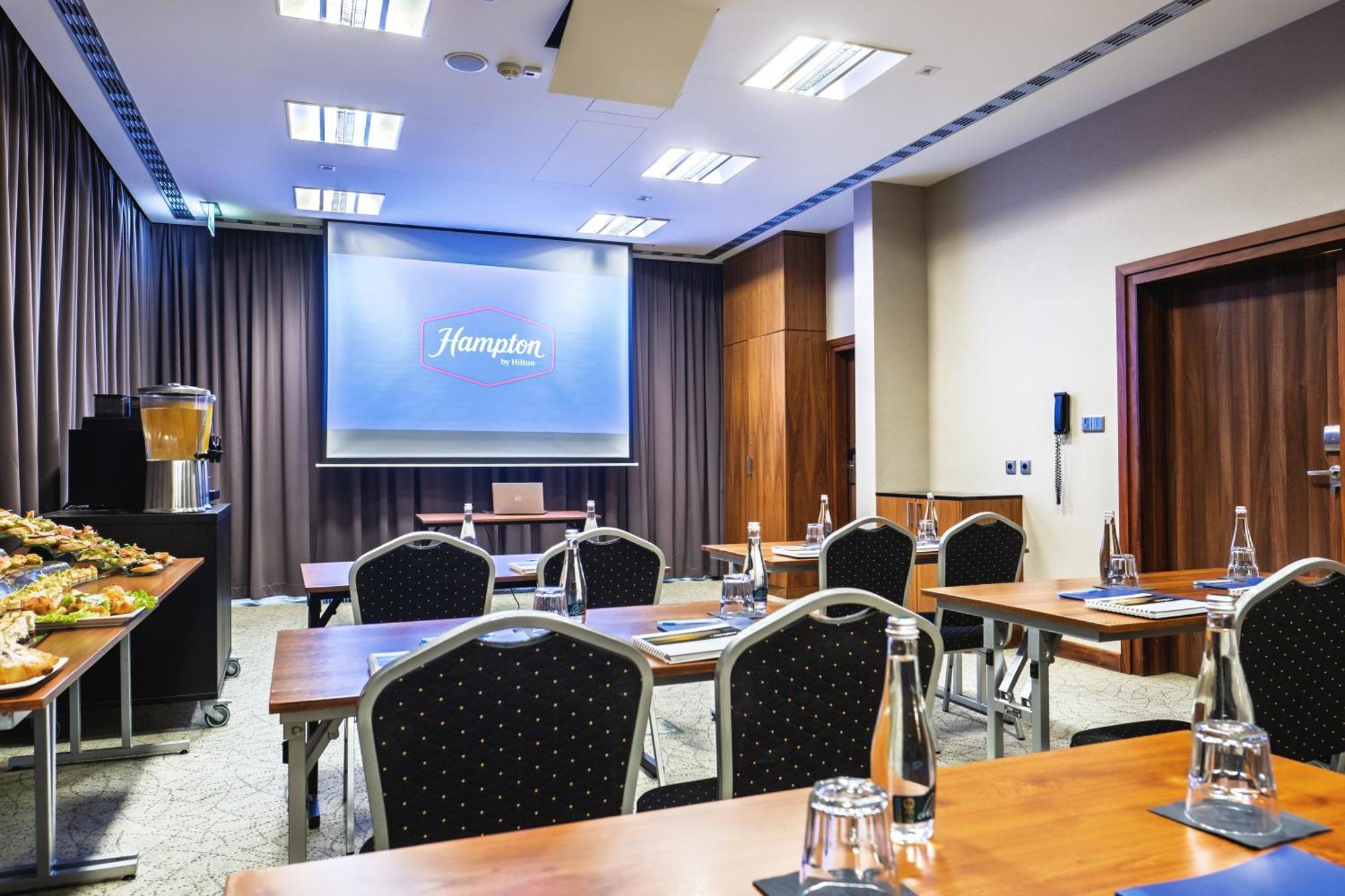 Отель Hampton By Hilton Свиноуйсьце Экстерьер фото