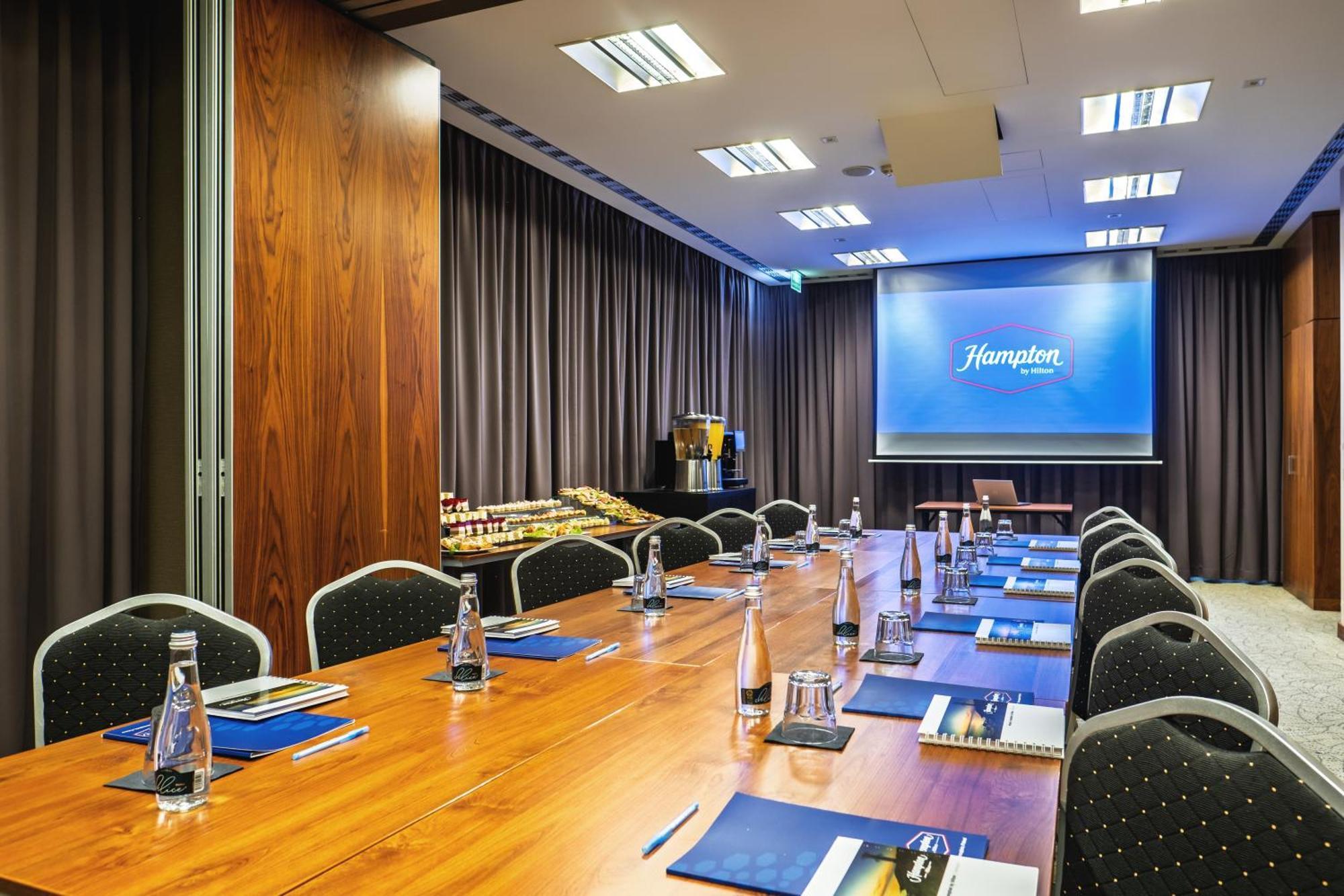 Отель Hampton By Hilton Свиноуйсьце Экстерьер фото