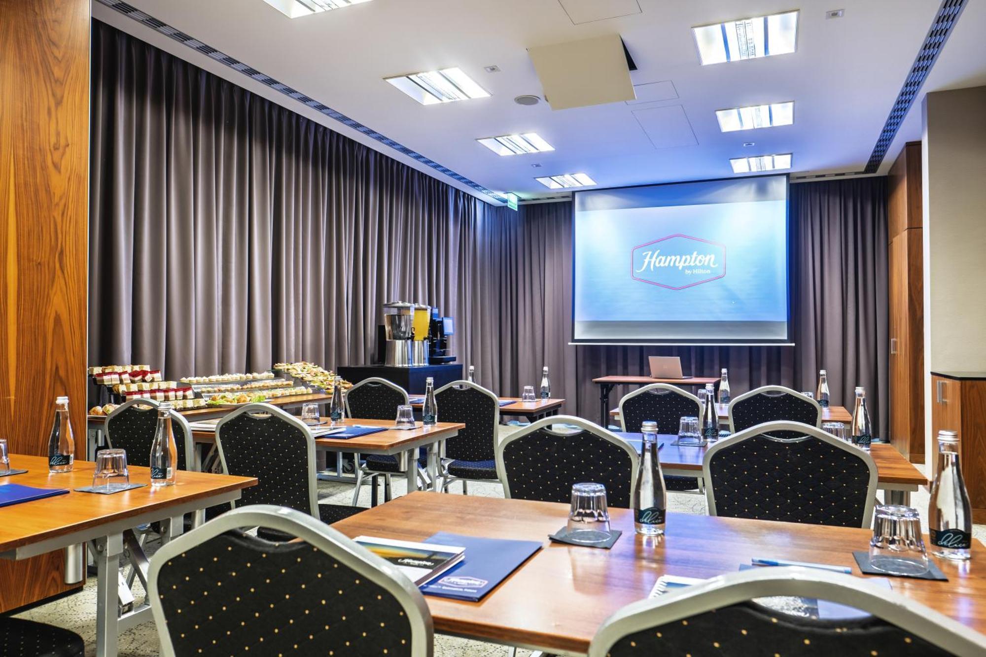 Отель Hampton By Hilton Свиноуйсьце Экстерьер фото