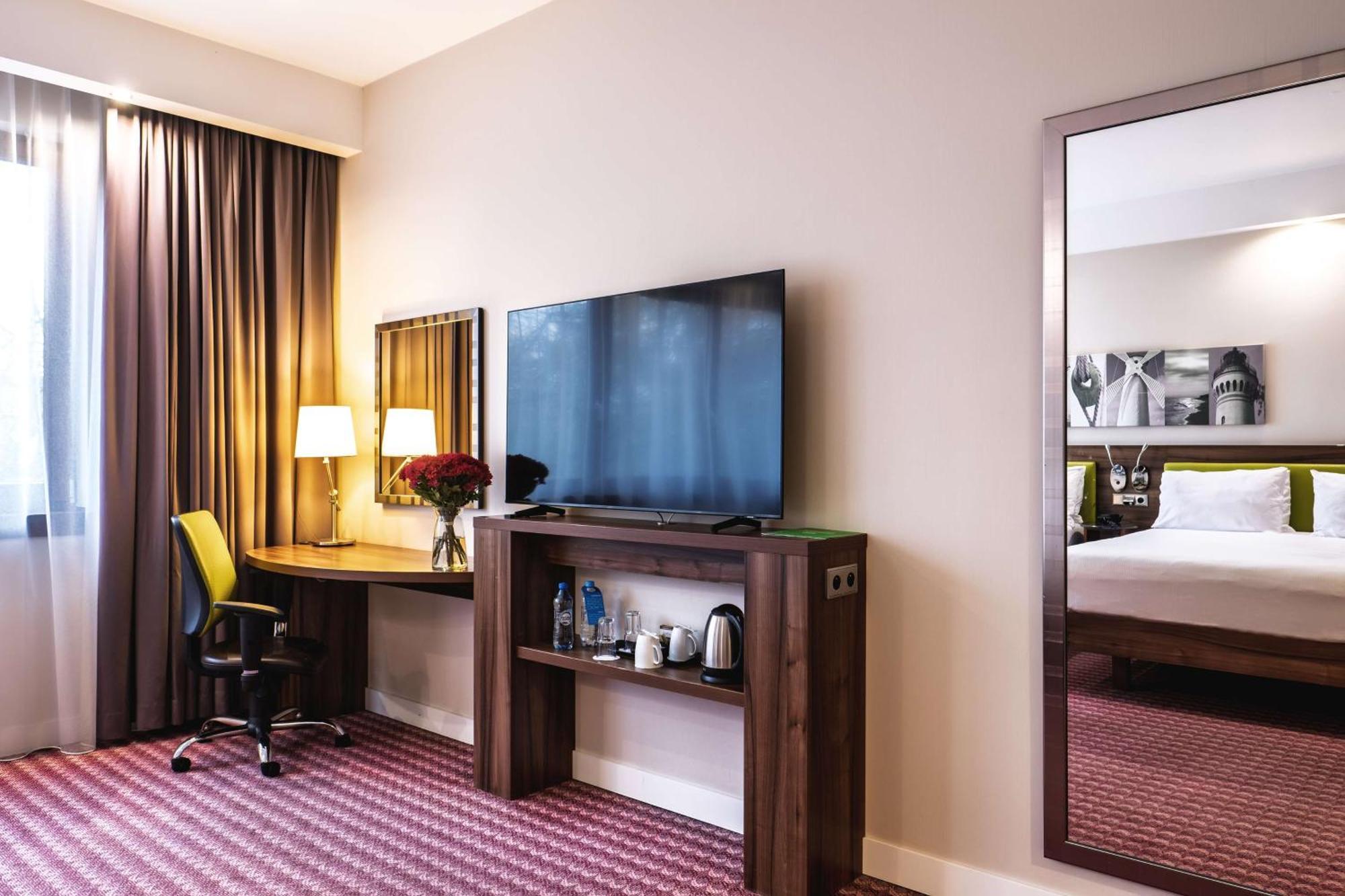 Отель Hampton By Hilton Свиноуйсьце Экстерьер фото
