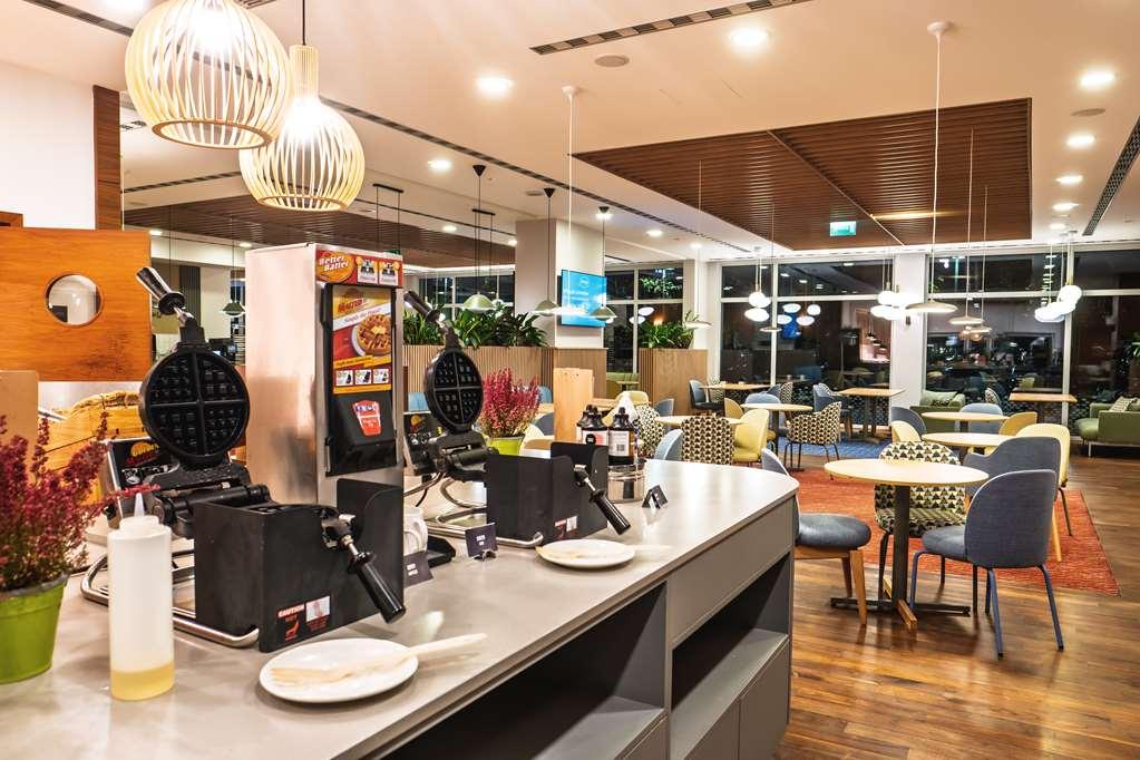 Отель Hampton By Hilton Свиноуйсьце Ресторан фото